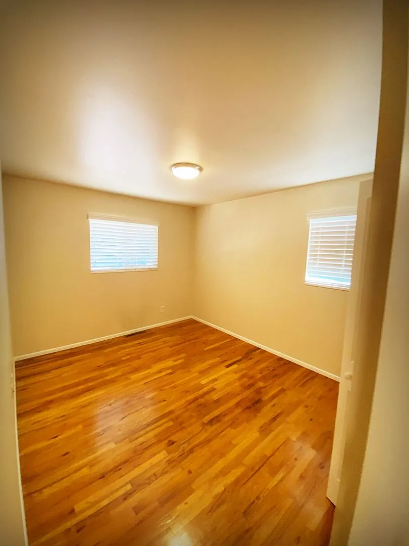 Move In special! Centrally located home — Photo 2