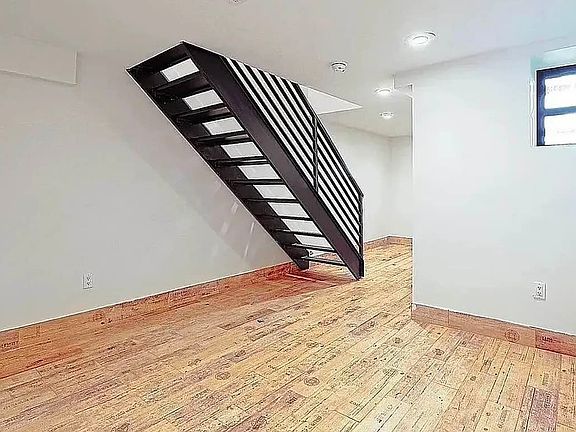2nd image of 375 Chauncey St APT 2