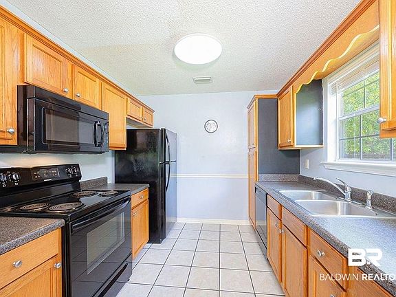 5th image of 104 Perry Cir