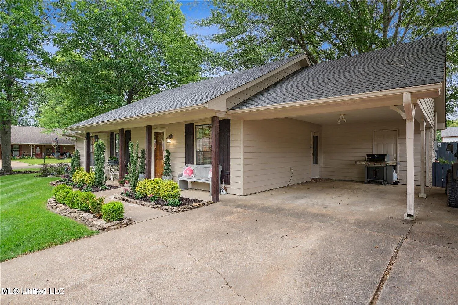 3 bed, 2.0 bath, 1164 sqft, $1,750 — Photo 2