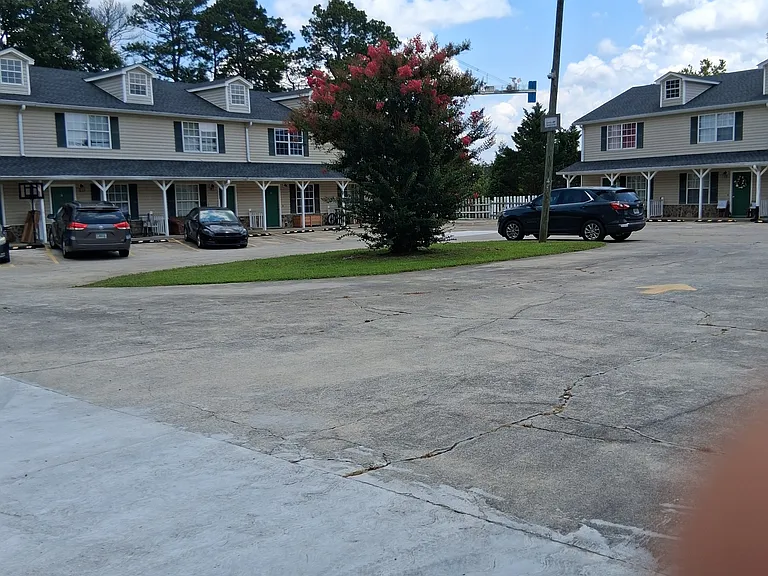651 Old Town Rd — Photo 9