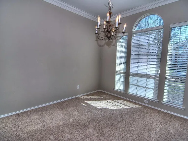 9400 Woodhurst Dr — Photo 10