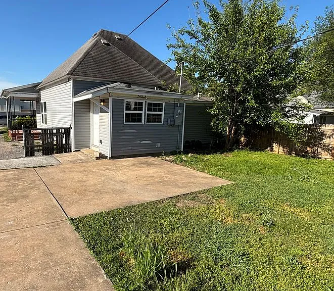 503 W Hovey St — Photo 2