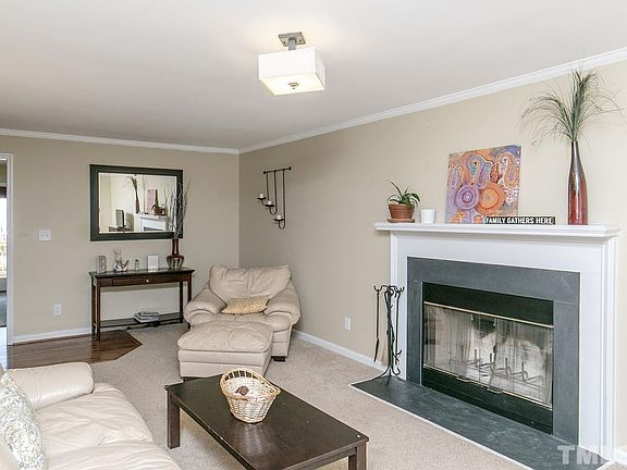 4th image of 233 W Elm Ave