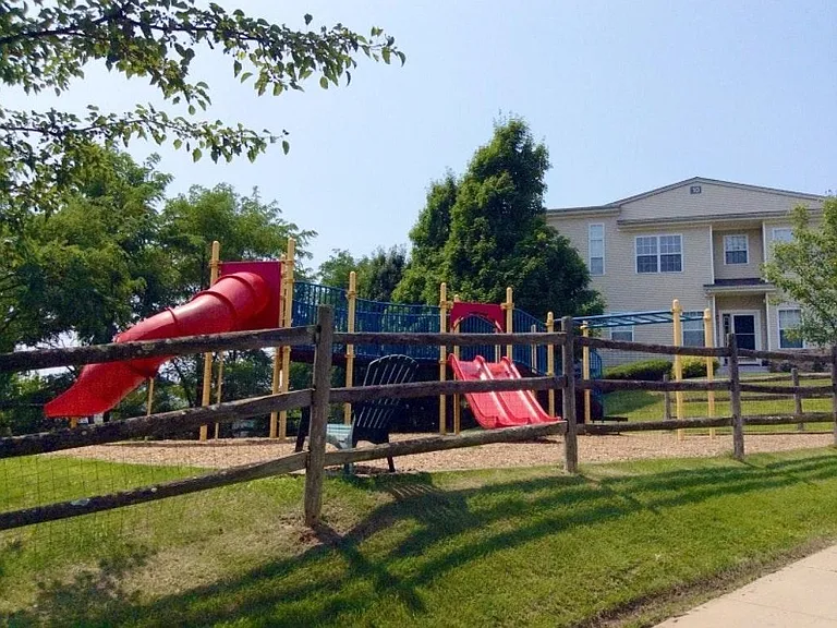 122 Wallace Ct — Photo 15