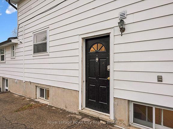3rd image of 29 Hooper St W #2