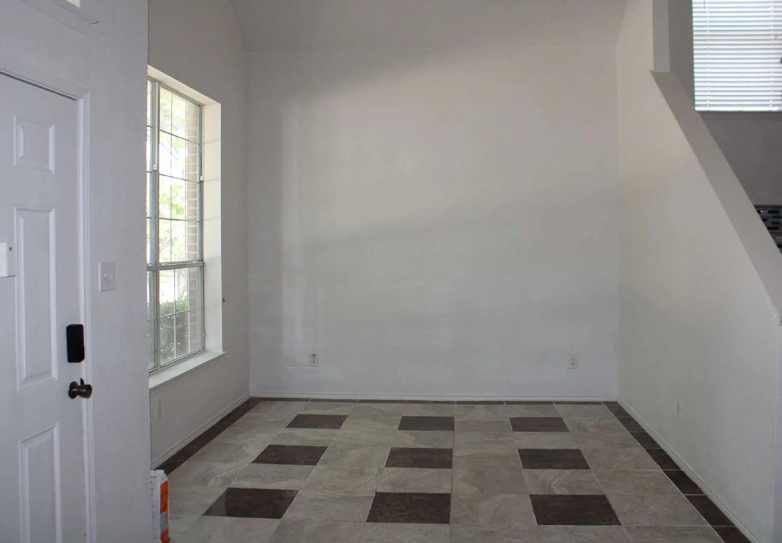 4 bed, 3.0 bath, 2640 sqft, $2,795 — Photo 3