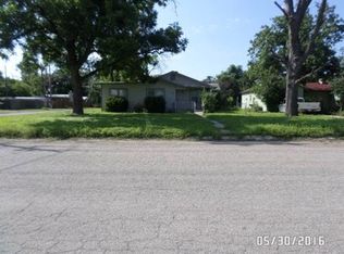 502 E Oak St, Uvalde, TX 78801