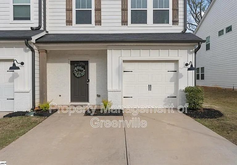 100 Grey Oak Trl — Photo 1