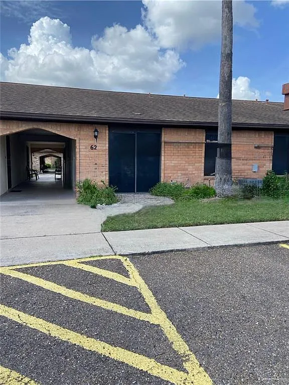 2 bed, 1.5 bath, 720 sqft, $850 — Photo 1