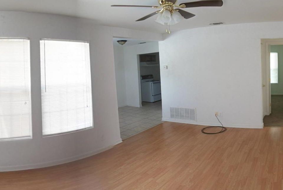 2nd image of 812 Estelle Ave