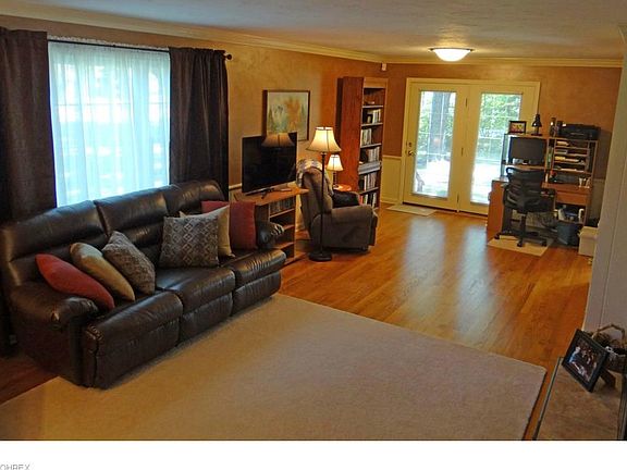 3rd image of 5211 Hillgrove Dr