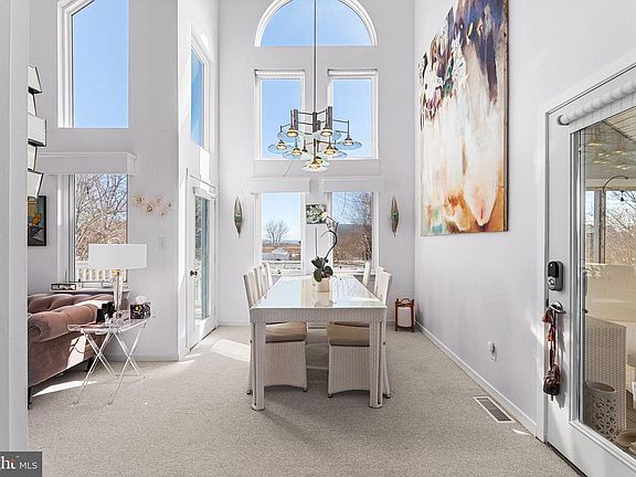 3rd image of 6301 Knoll Hill Dr