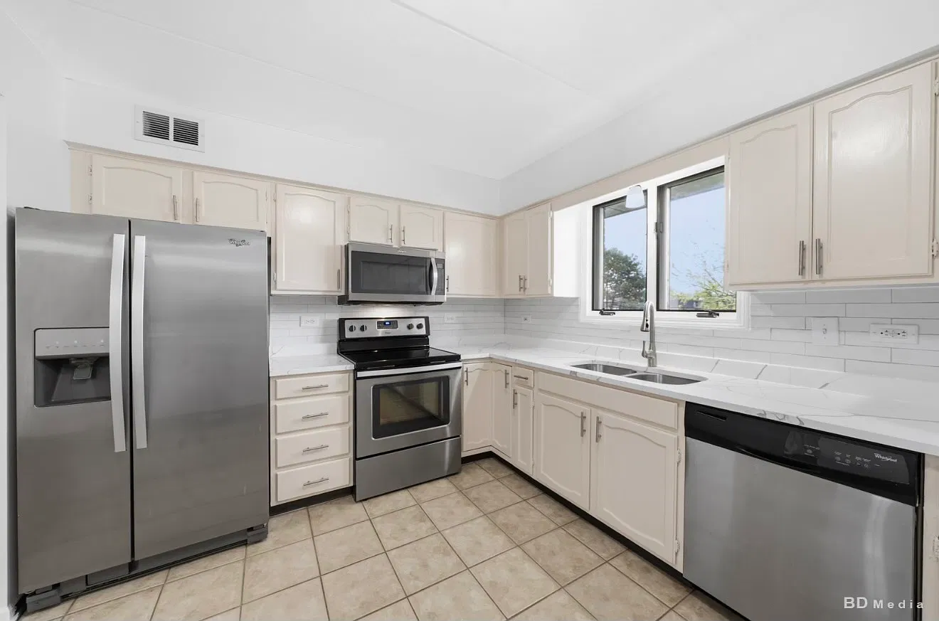 2 bed, 1500 sqft, $2,300 — Photo 4