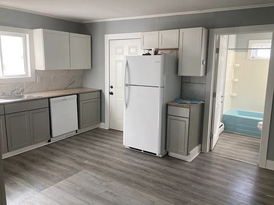 224 W Spencer St #1