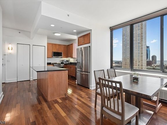 5th image of 389 Washington St #23A