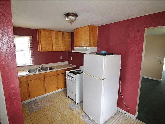 3rd image of 990 W Johnson St
