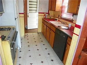 2nd image of 138 Roosevelt Ave