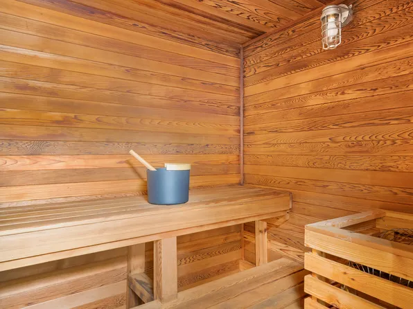 625 Main Street image 12 of 13