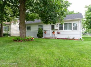 104 S Lake St, Mundelein, IL 60060