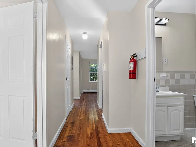 747 Essex St #3 — Photo 6