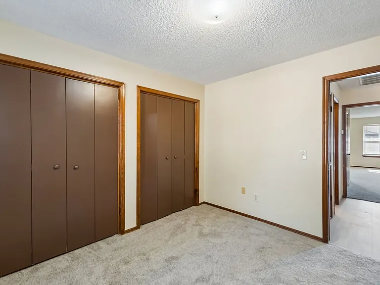 208 Hudson Pl — Photo 23