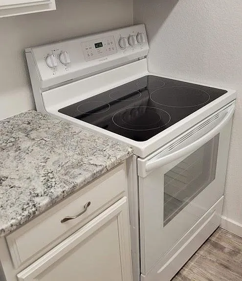 1300 Golden Cir #102 — Photo 5