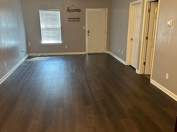 2nd image of 554 Edgecliff Ln