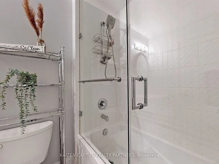 45 Yorkland Blvd #205 — Photo 32