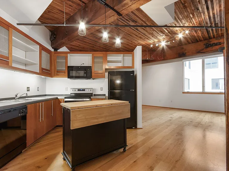1420 NW Lovejoy St #633 — Photo 14