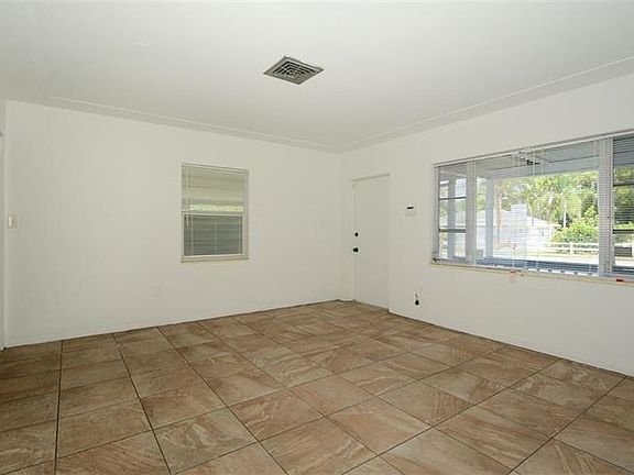 4th image of 630 47th St