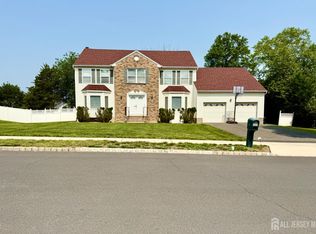 5 Angela Ct, Piscataway, NJ 08854