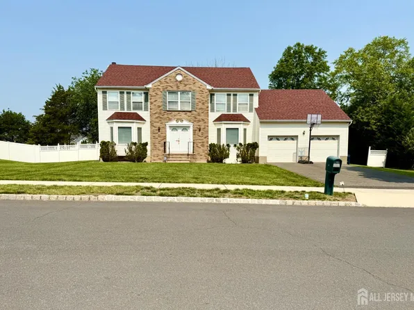 5 Angela Ct, Piscataway, NJ 08854