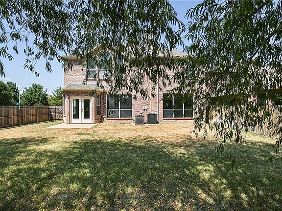 5th image of 2800 Maple Creek Dr