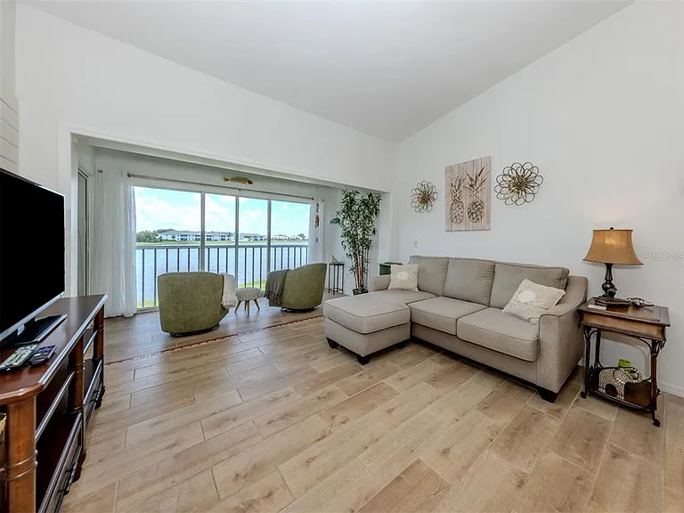 26333 Nadir Rd #105 — Photo 55