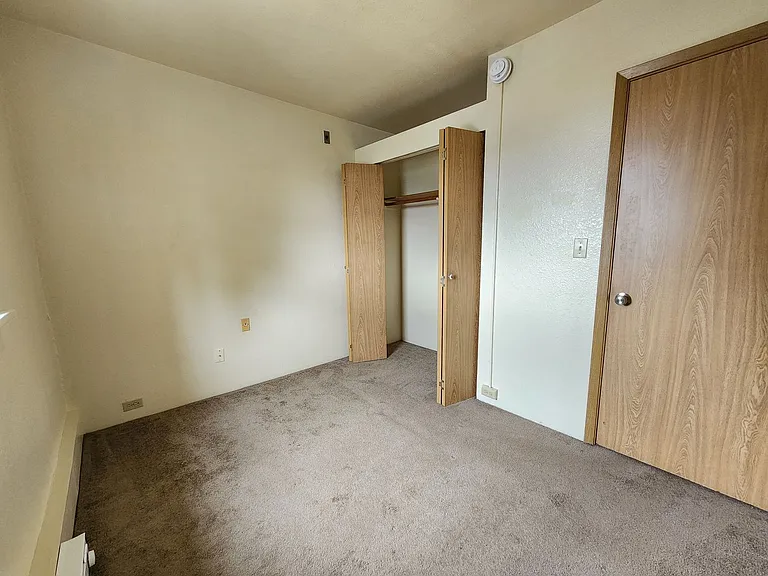 Florence Apartments — Photo 14