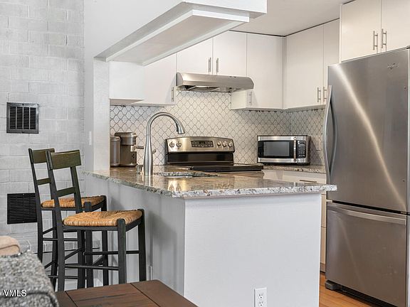 4th image of 54 Columbine Cir APT 25