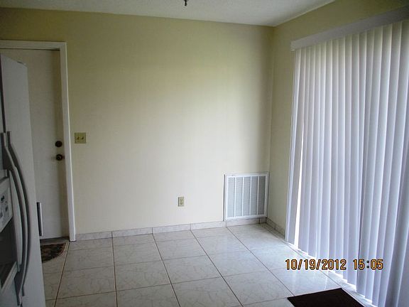 4th image of 191 Poinsettia Dr