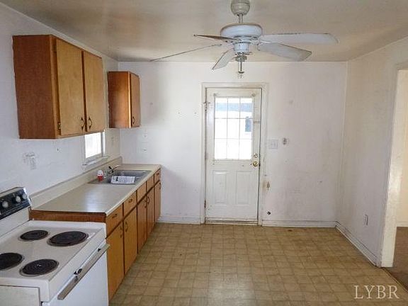 4th image of 2224 Mayflower Dr