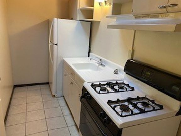 4th image of 886 Laine St #D
