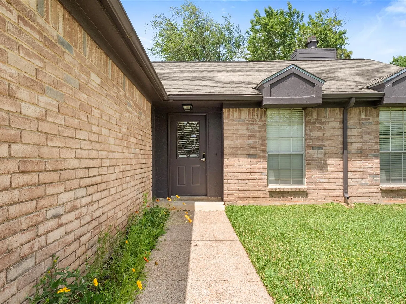 2 bed, 2.0 bath, 1163 sqft, $1,900 — Photo 2