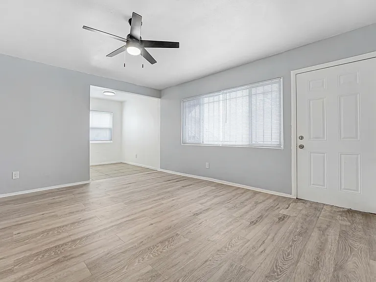 7411 S Figueroa St #1 — Photo 9