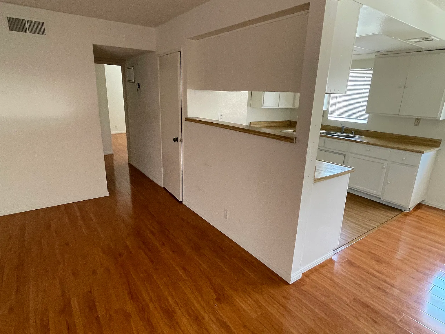 2 bed, 900 sqft, $2,550 — Photo 2