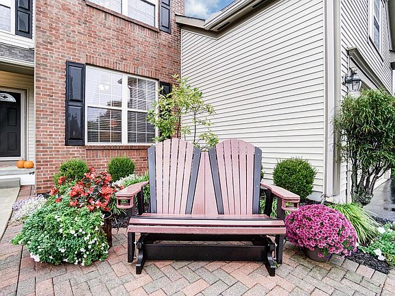 5th image of 111 Sourwood St