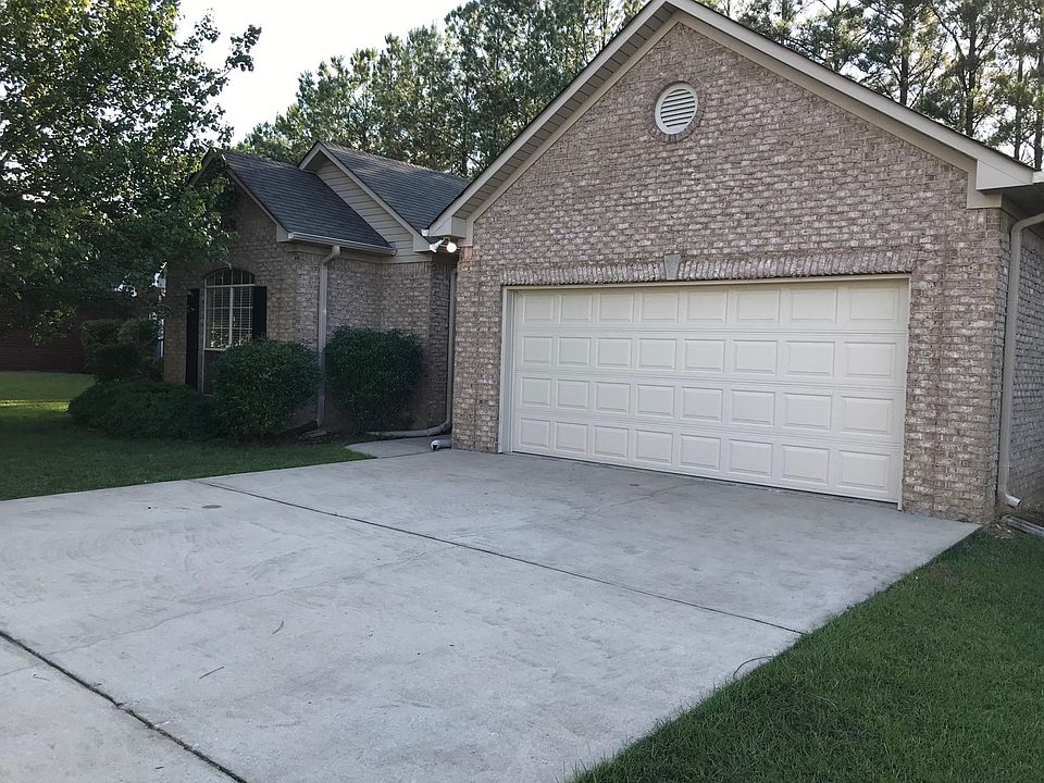 4 sided brick with low maintenance yard
