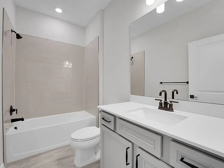 845 SE Courances Dr — Photo 17