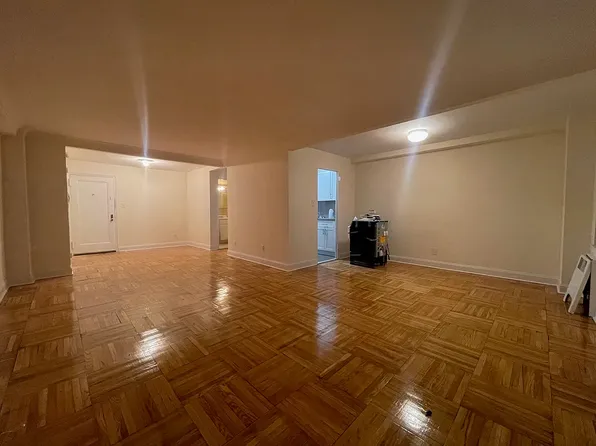 660 Washington Avenue image 1 of 5