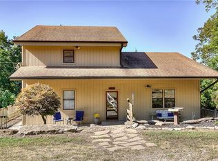 13575 NW Mohawk Rd, Parkville, MO 64152