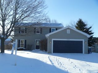 1655 Red Coach Ln, Algonquin, IL 60102