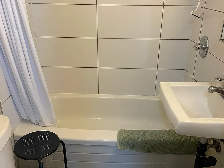 45 Louisa St #C — Photo 11